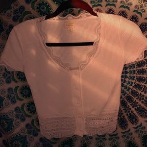 White lace crop top🌿